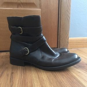 Born Women’s boots size 10